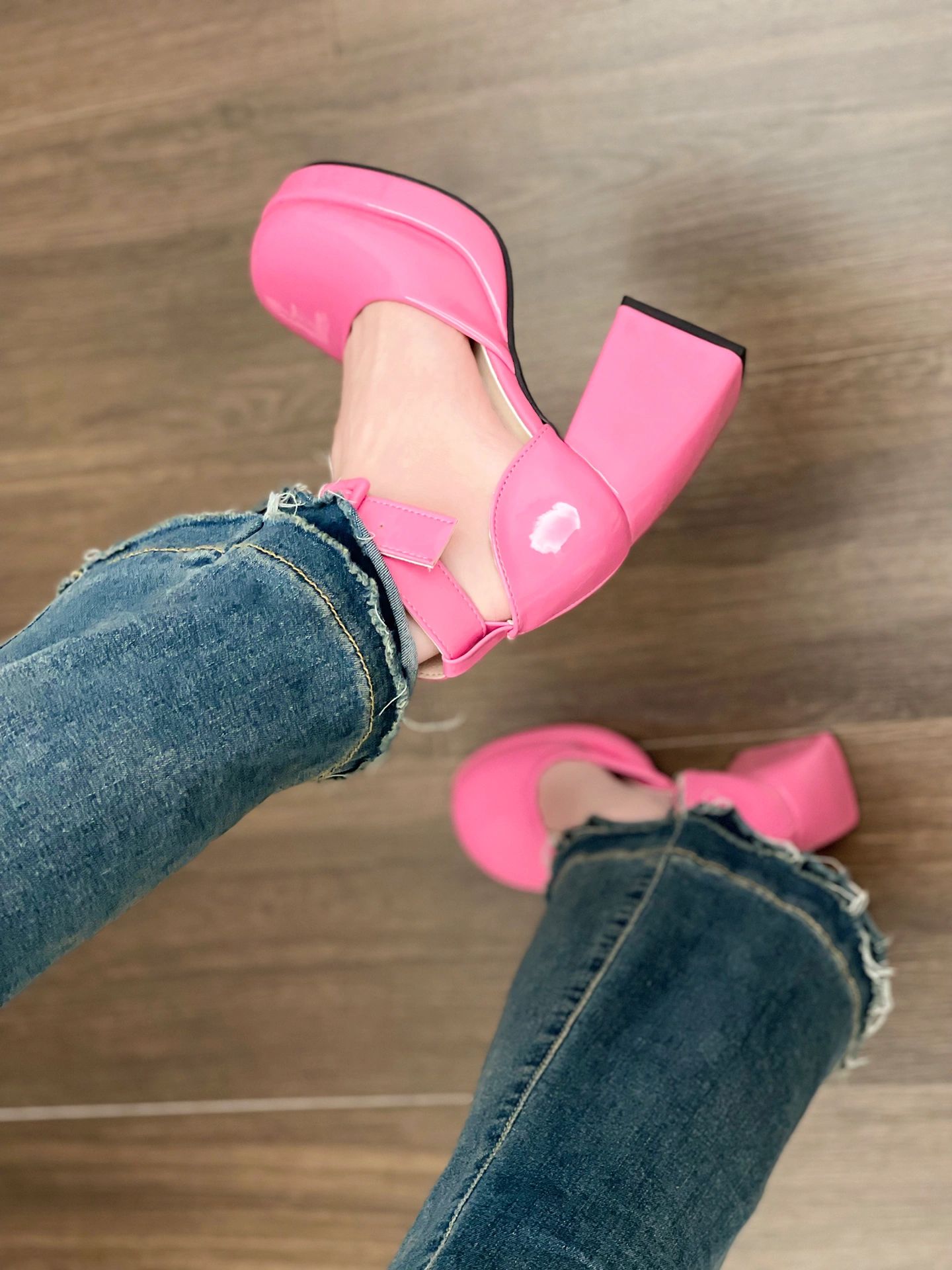 高跟 粗跟 无帮 皮革  - VALI鞋履AI设计主图