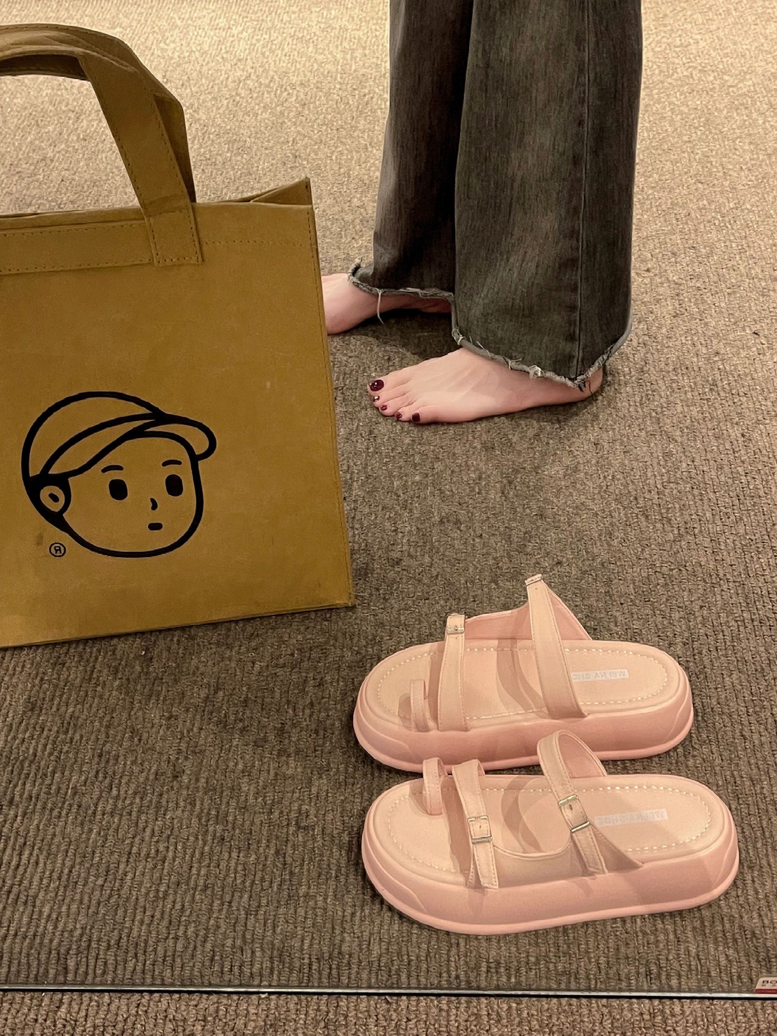 无帮 魔术贴  - VALI鞋履AI设计主图