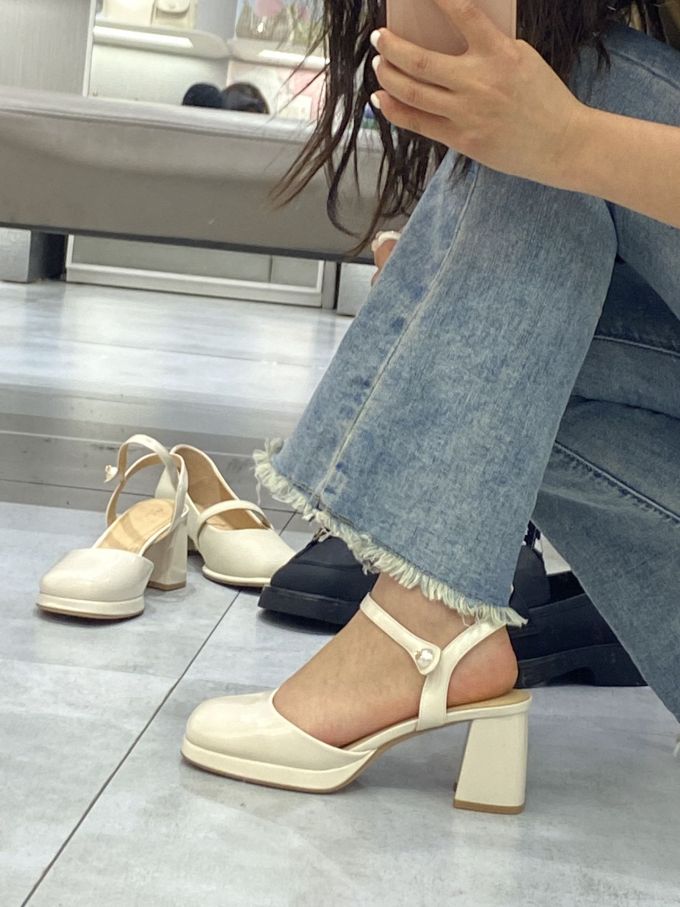 中跟 粗跟 无帮 皮革 