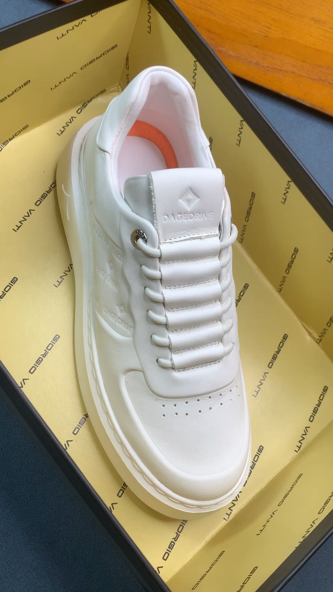 低帮 皮革  - VALI鞋履AI设计主图