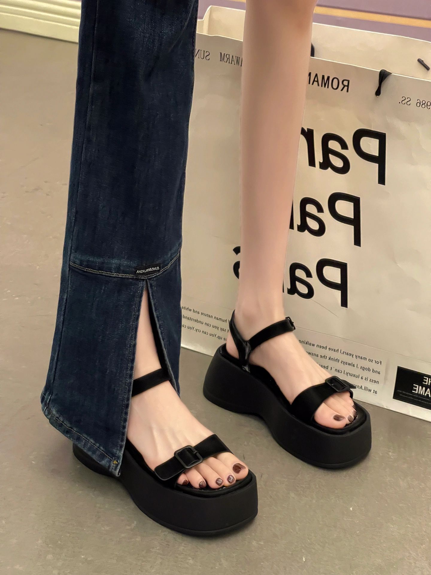  - VALI鞋履AI设计主图