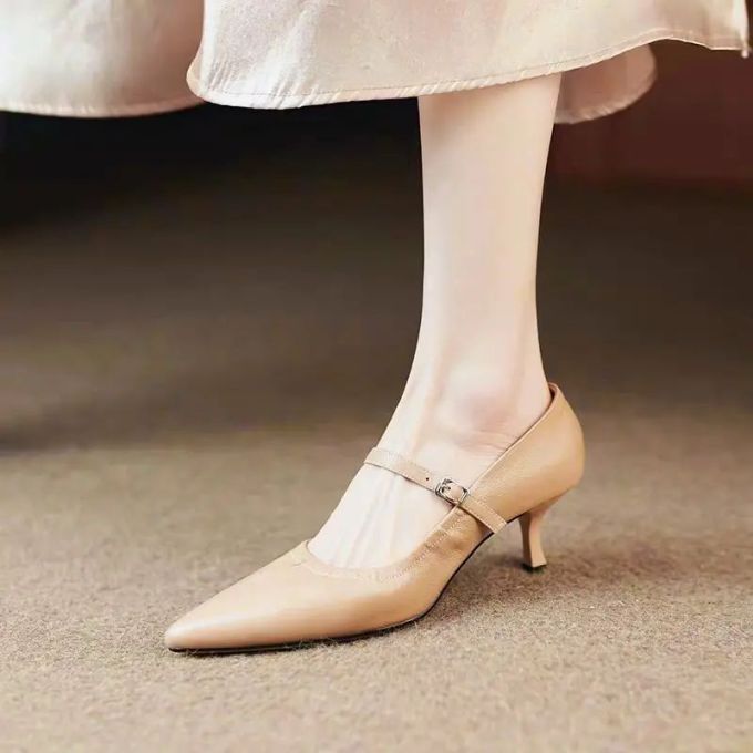 尖头 袢扣 浅口鞋 皮革 