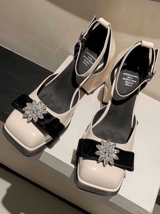 方头 袢扣 浅口鞋 皮革 