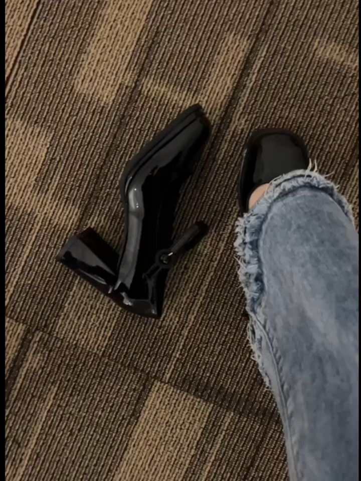  - VALI鞋履AI设计主图