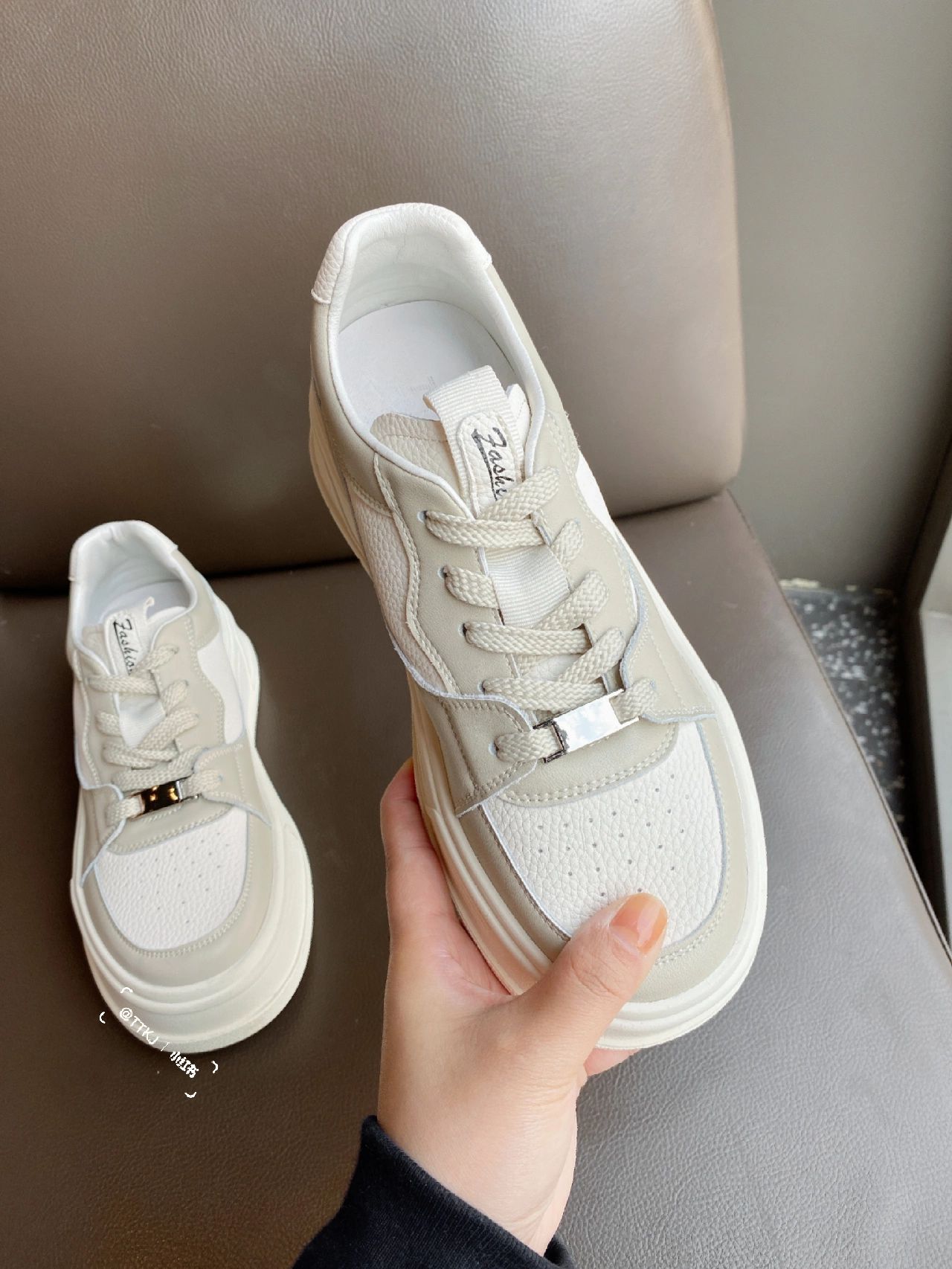 中帮  - VALI鞋履AI设计主图