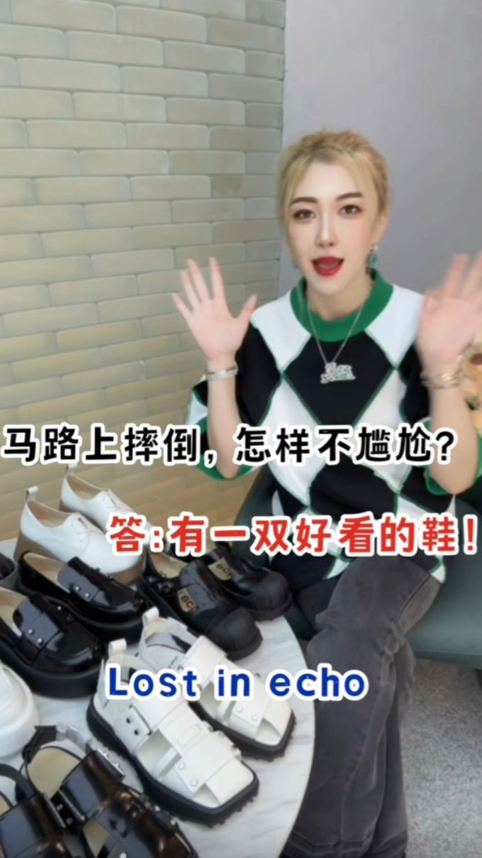 针织面料 圆形领 文字图案 撞色/渐变 拼接 边缘装饰 蓝黑色 