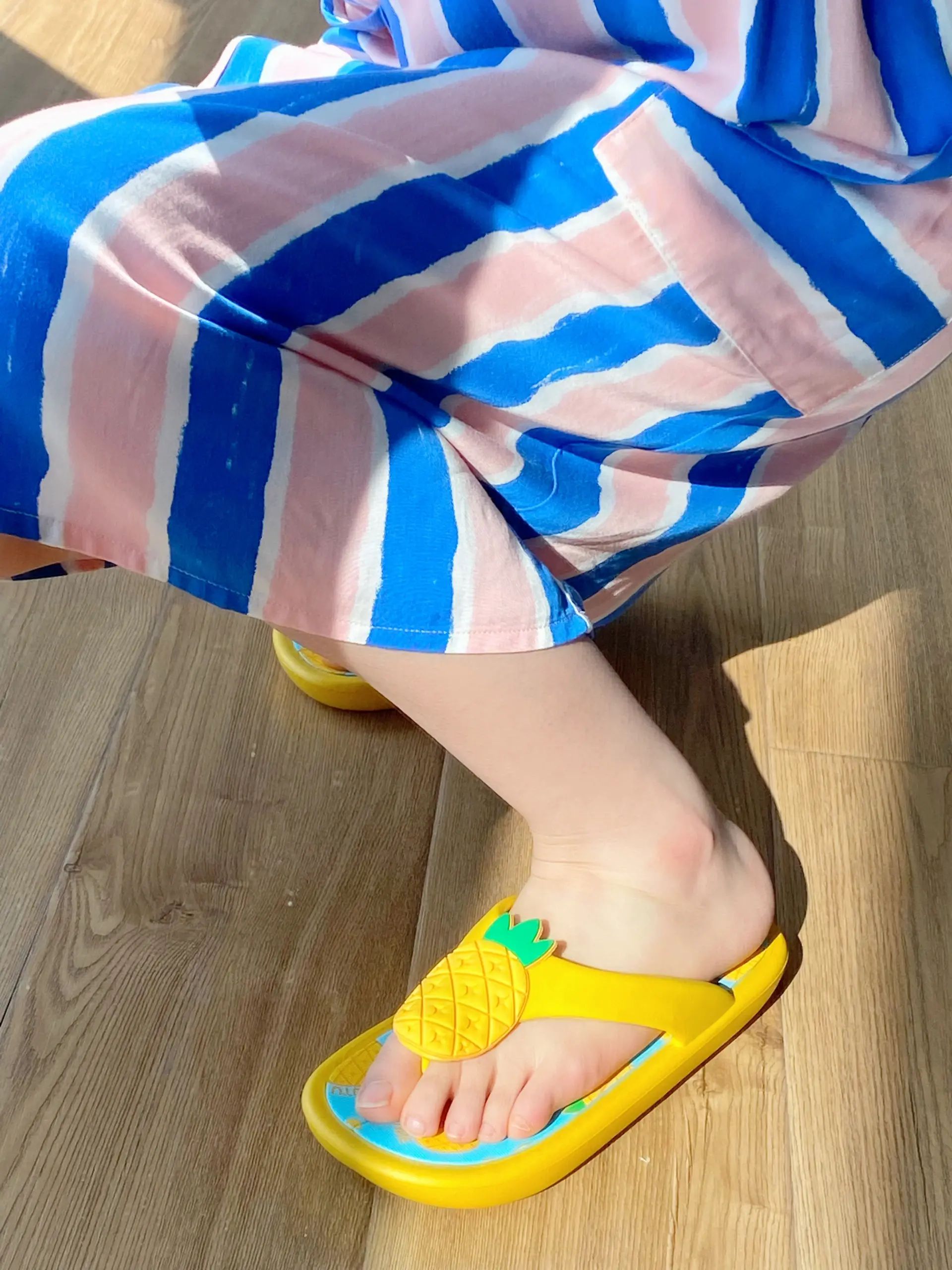 条纹/波纹 亮蓝 电光蓝 学院风  - VALI鞋履AI设计主图