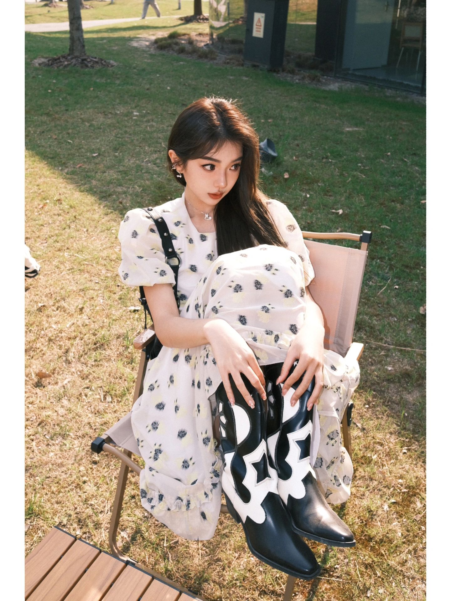 雪纺 X型 V领 碎花 抽褶 印花 方解石粉 晨曦紫 新中式 淑女  - VALI鞋履AI设计主图