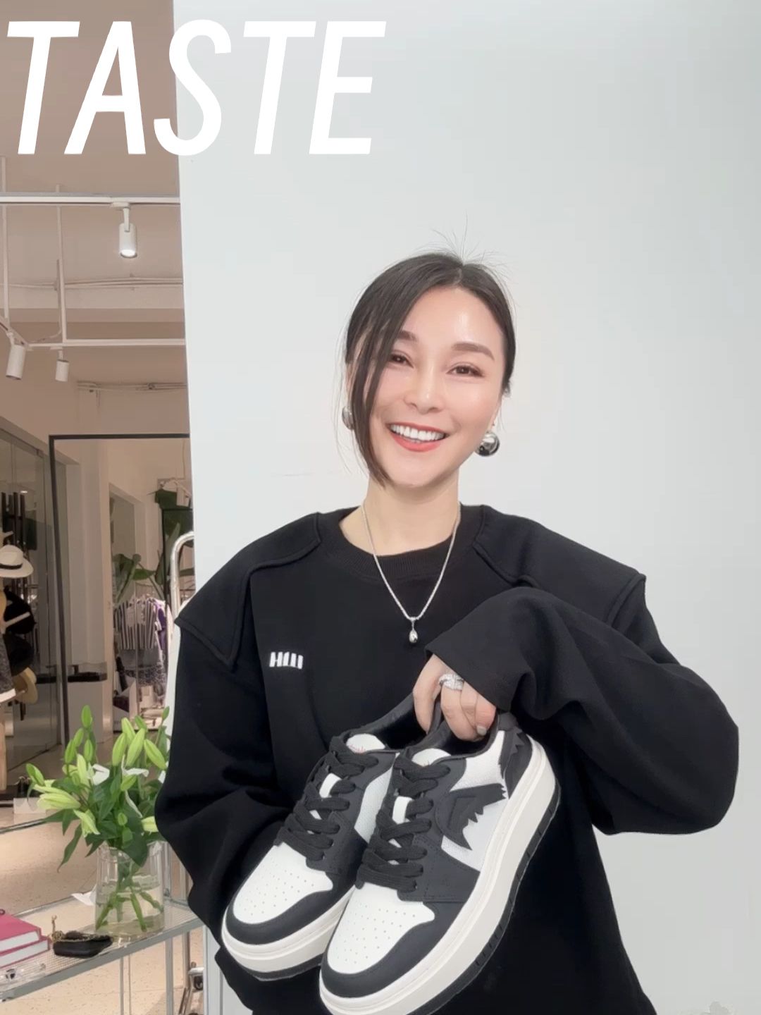 针织面料 H型 圆形领 文字图案 印花 蓝黑色  - VALI鞋履AI设计主图