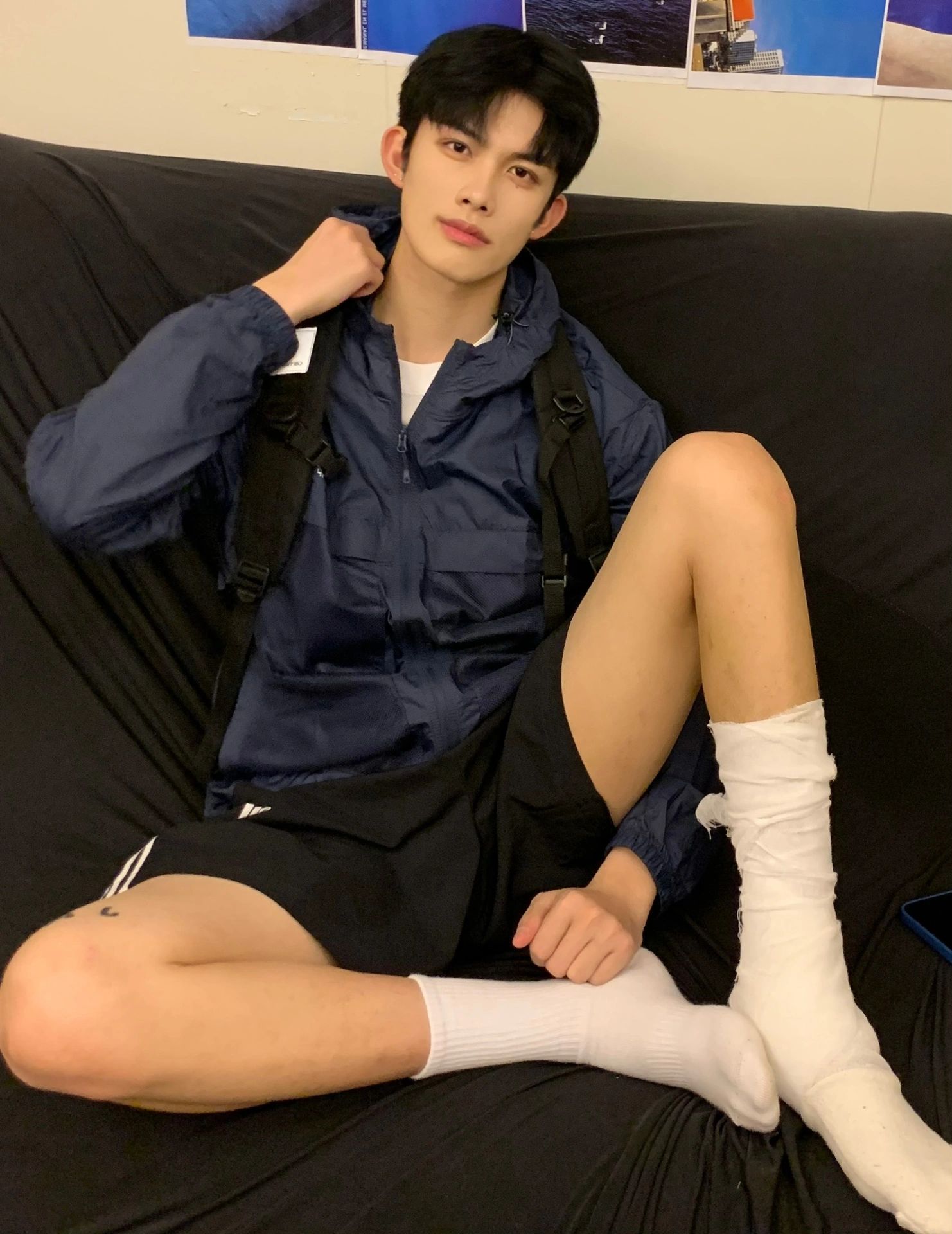 防护功能 连帽领 蓝黑色 基础扣饰 基础拉链  - VALI鞋履AI设计主图