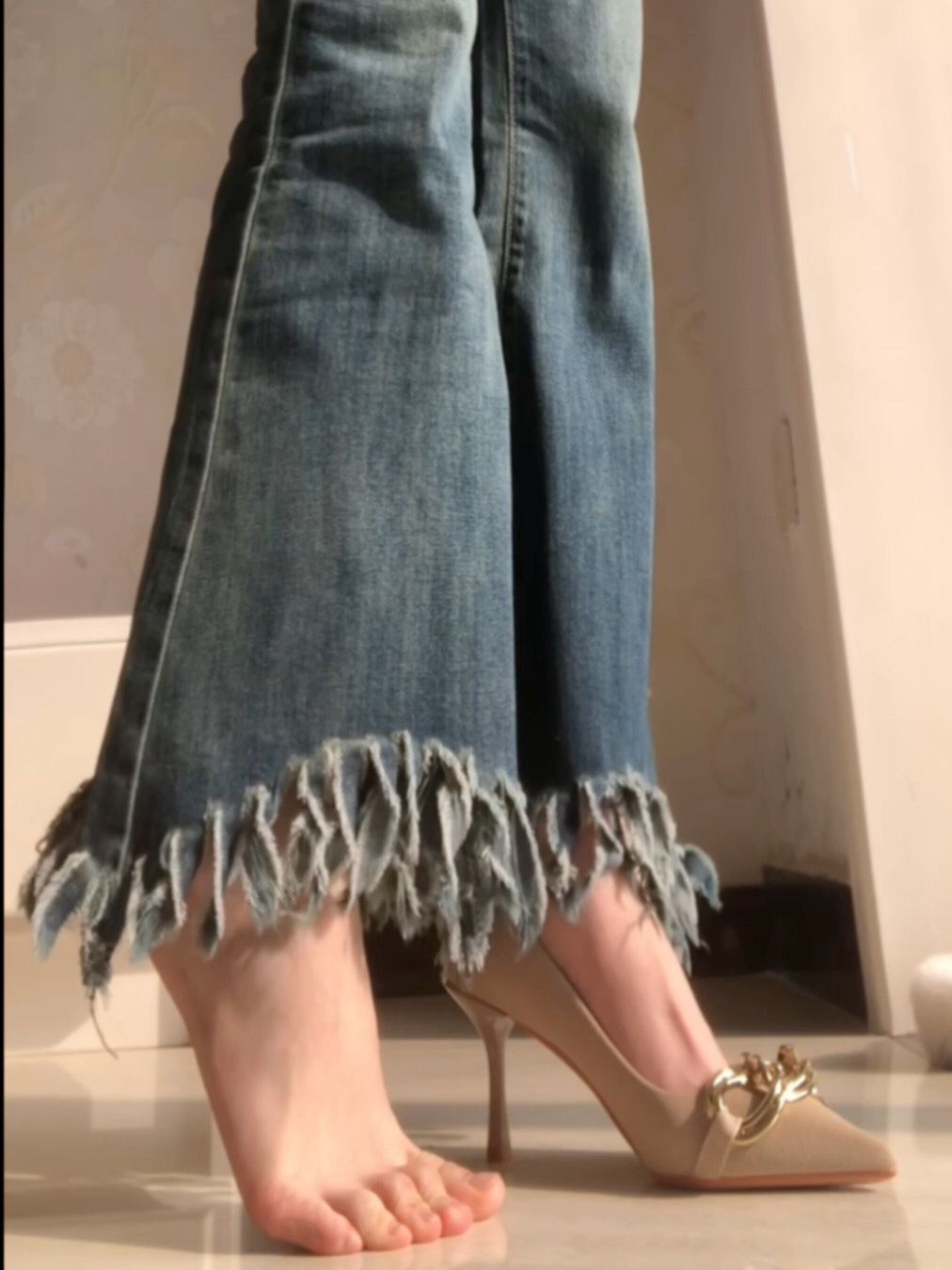 牛仔面料 洗水 毛边 海盗黑 暗影灰色 流苏  - VALI鞋履AI设计主图