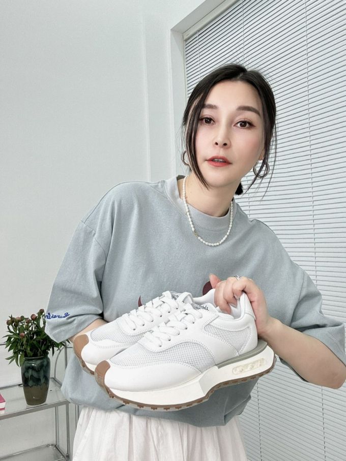 针织面料 圆形领 绣花 高楼色 