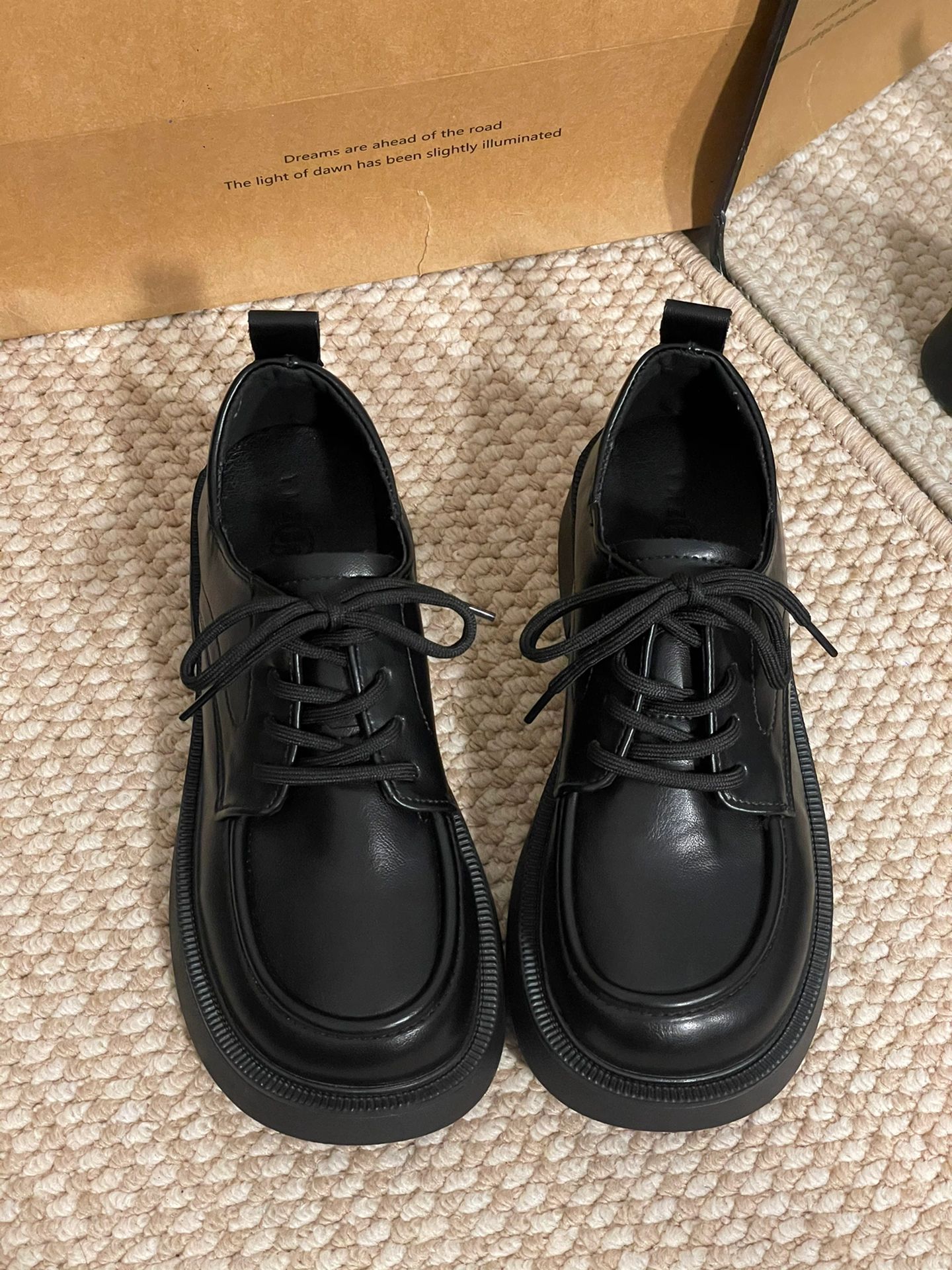 圆头 皮革  - VALI鞋履AI设计主图