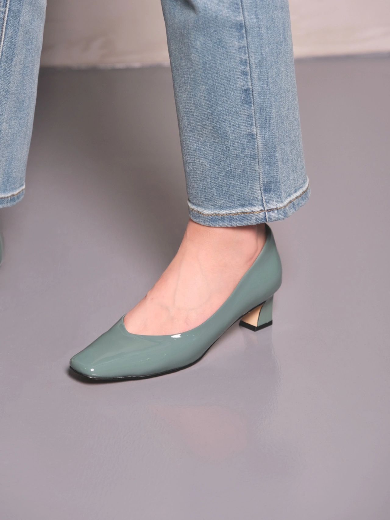 中跟 粗跟 方头 低帮 一脚蹬 浅口鞋 皮革  - VALI鞋履AI设计主图