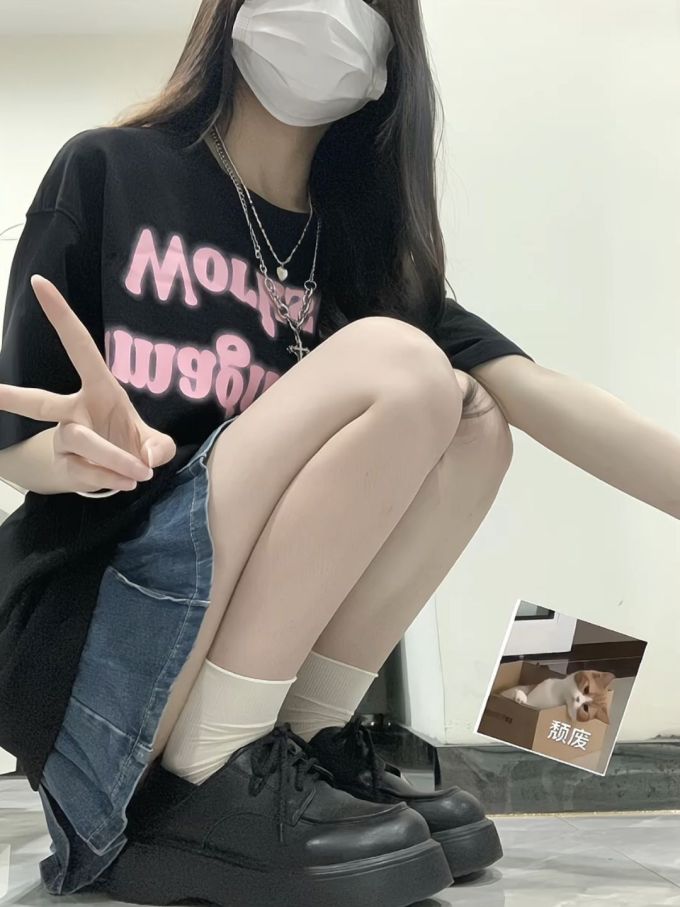 针织面料 圆形领 文字图案 印花 轿车黑 潮牌 