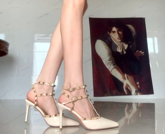 粗跟 无帮 袢扣 皮革 