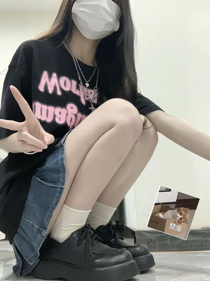 针织面料 圆形领 文字图案 印花 轿车黑 潮牌 