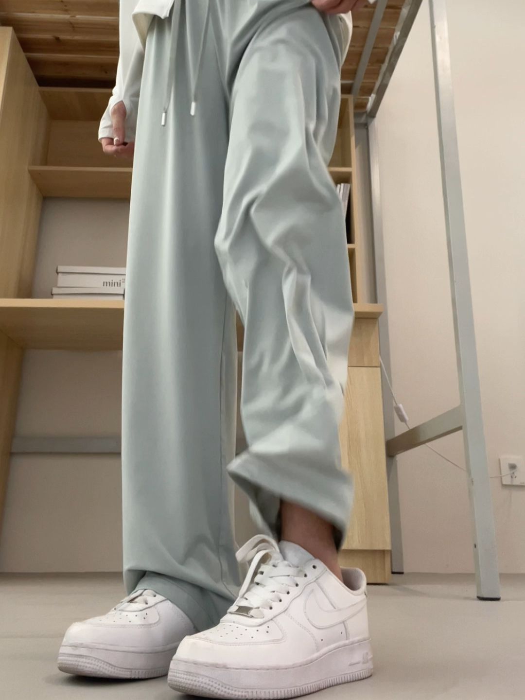 夜雾色 银色 基础绳带 极简  - VALI鞋履AI设计主图