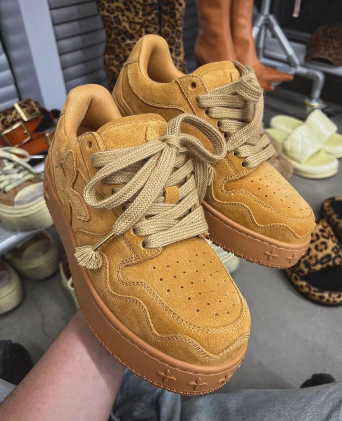 低帮 系带 皮革  - VALI鞋履AI设计主图