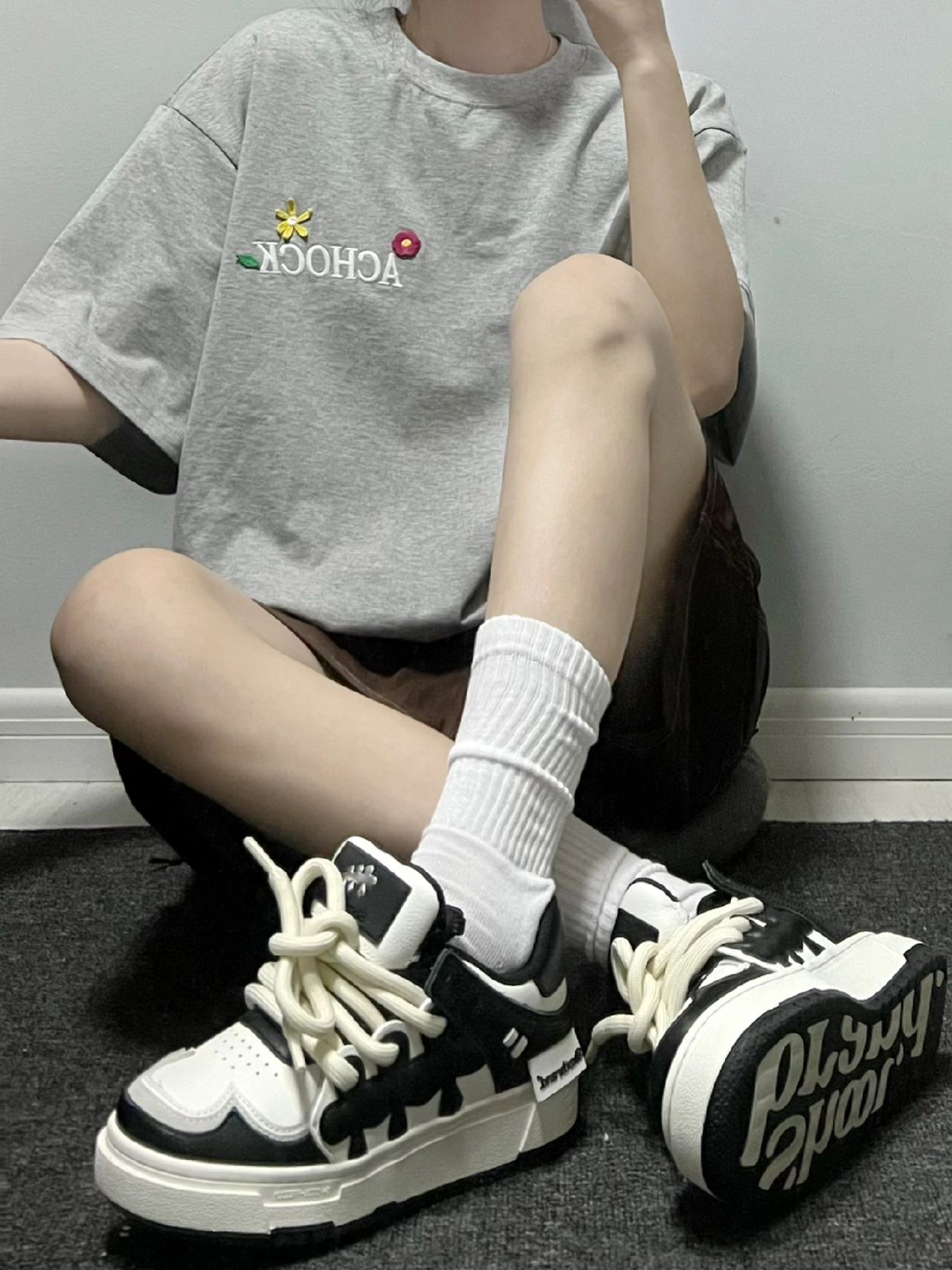 针织面料 H型 圆形领 卡通次元 文字图案 印花 绣花 银色 夜雾色  - VALI鞋履AI设计主图