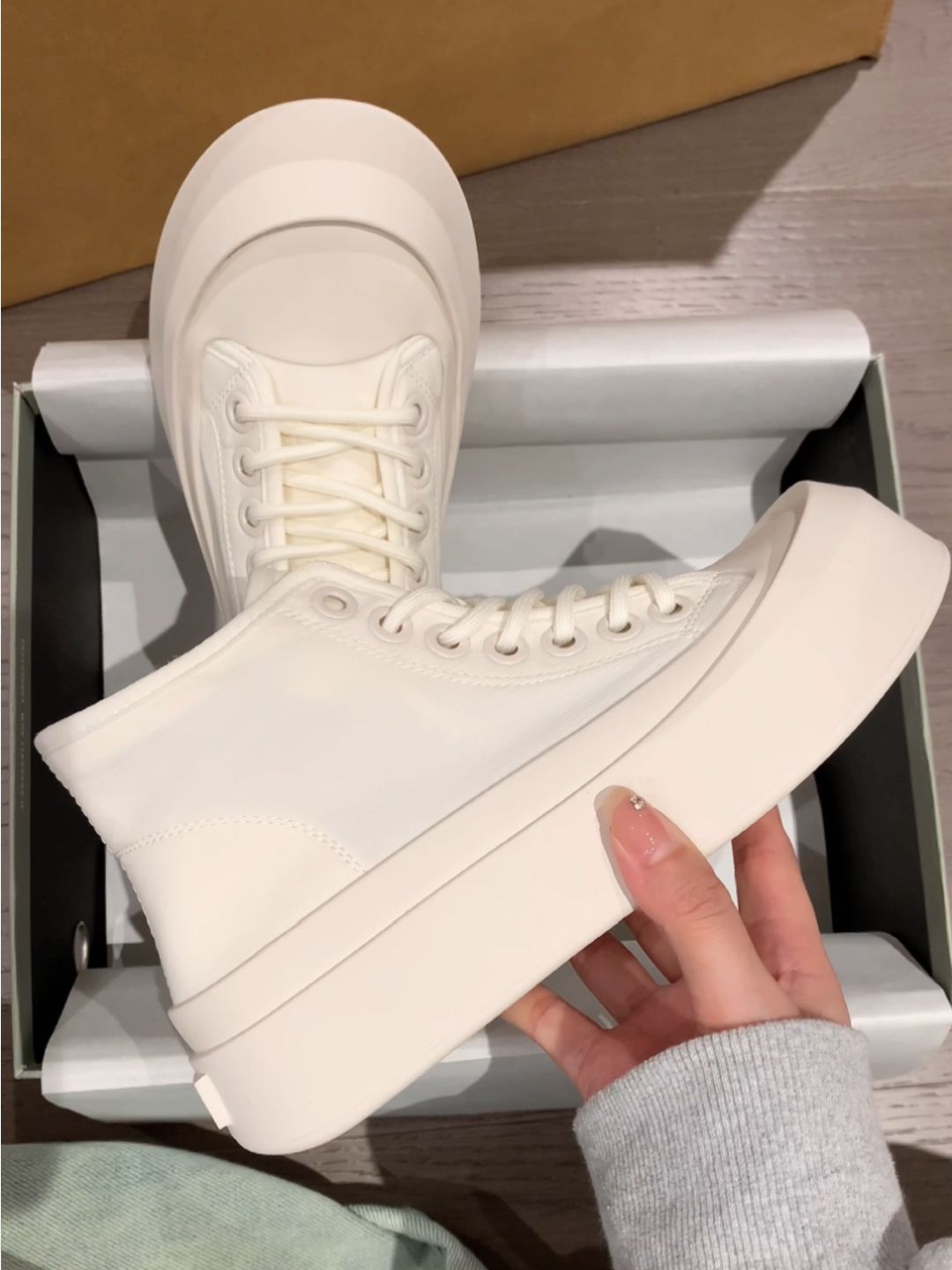 中帮 系带 皮革  - VALI鞋履AI设计主图