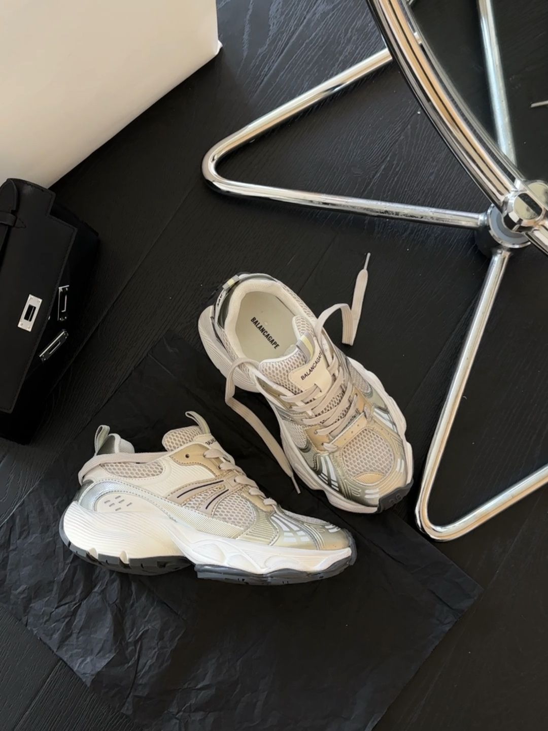 低帮 系带 魔术贴  - VALI鞋履AI设计主图