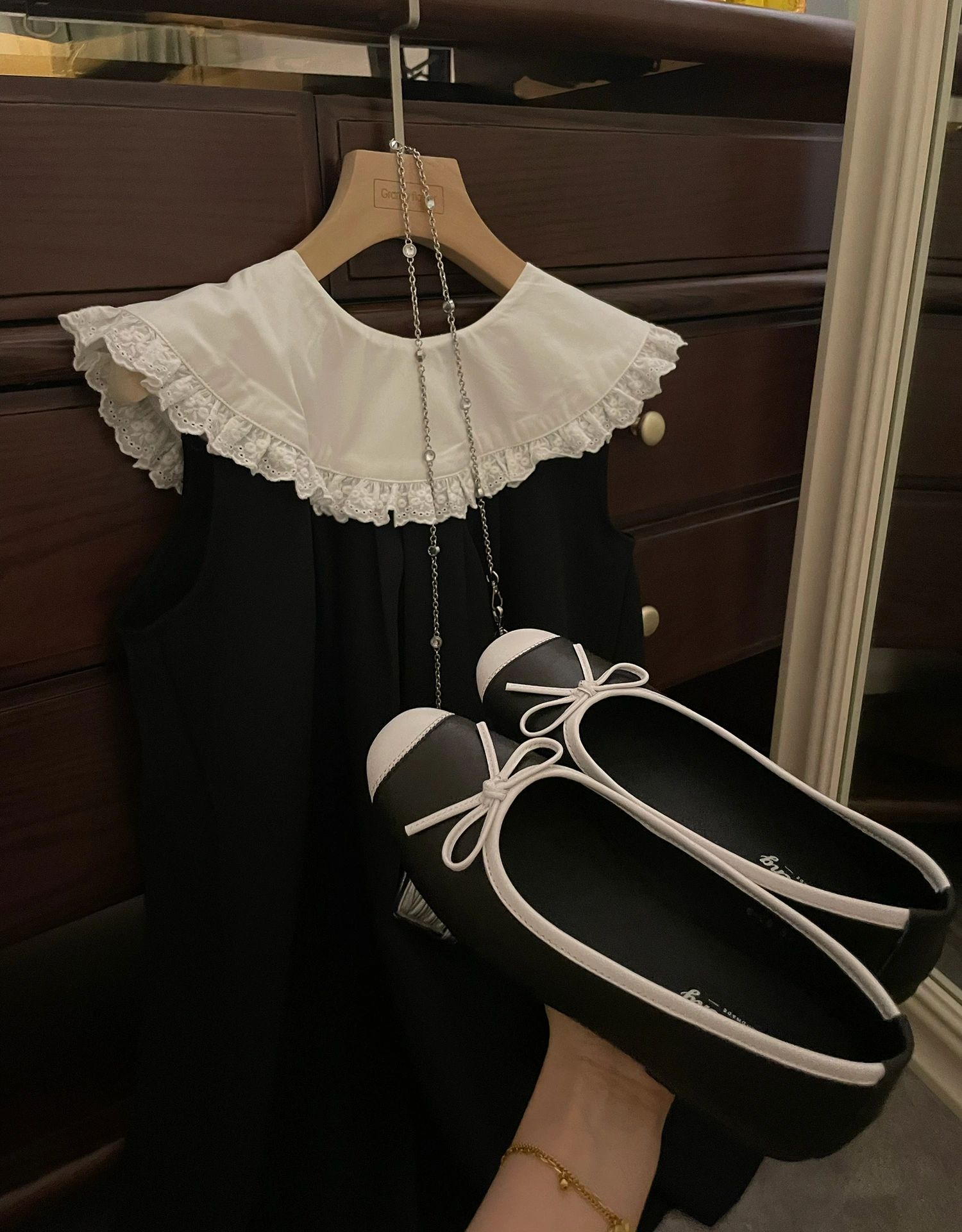 雪纺 圆形领 撞色/渐变 拼接 荷叶边 边缘装饰 踢踏舞鞋色 蕾丝花边  - VALI鞋履AI设计主图