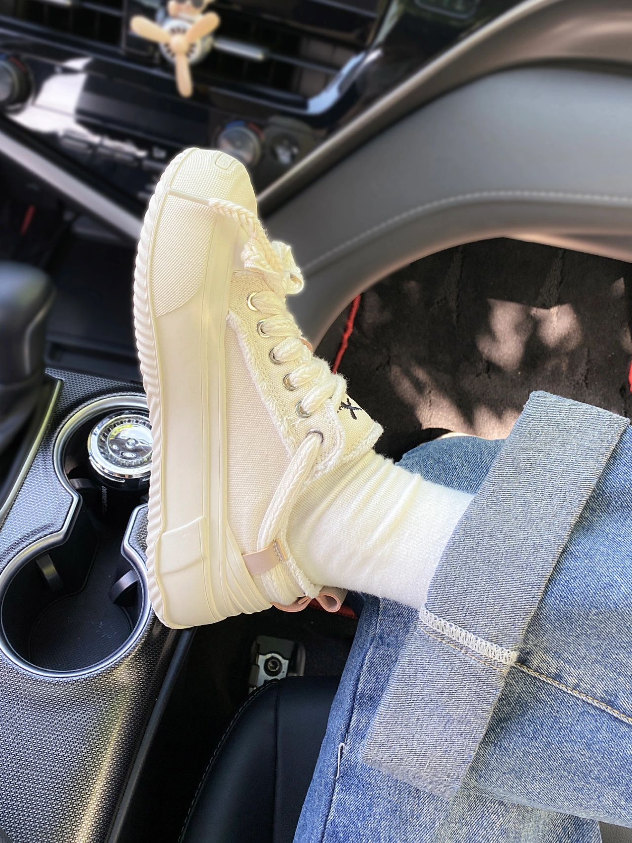 中帮 系带  - VALI鞋履AI设计主图