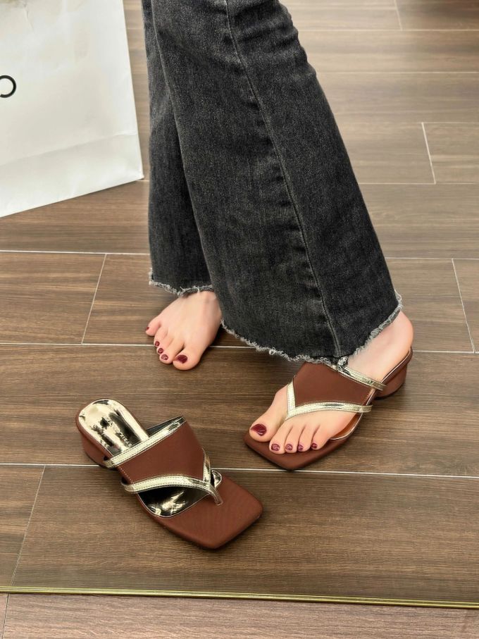 牛仔面料 洗水 毛边 踢踏舞鞋色 基础扣饰 