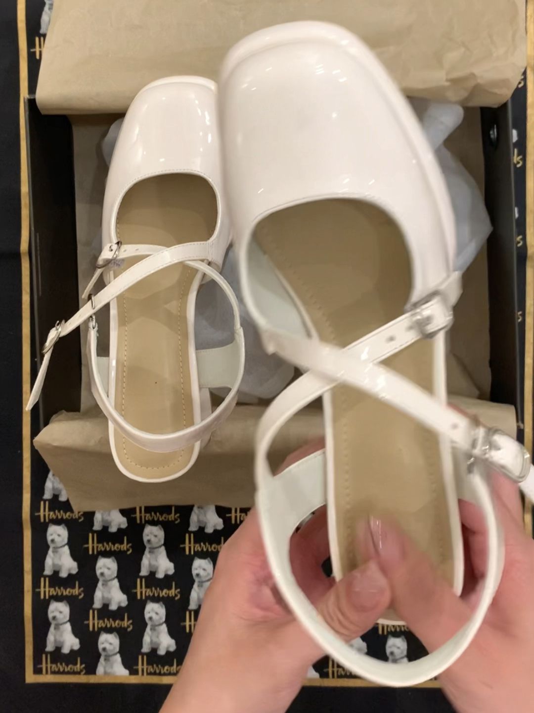 方头 袢扣 浅口鞋 皮革  - VALI鞋履AI设计主图