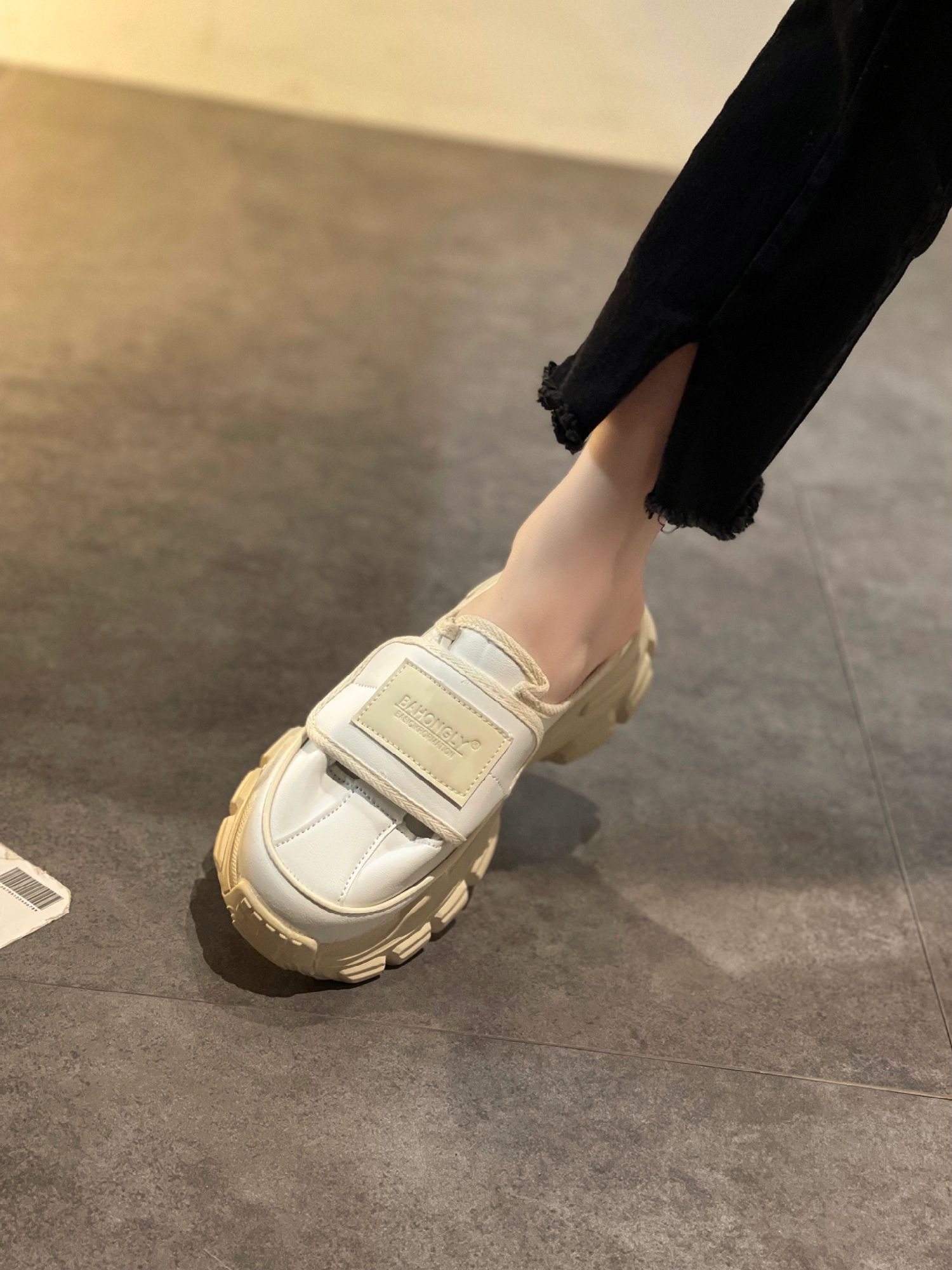 低帮 魔术贴  - VALI鞋履AI设计主图