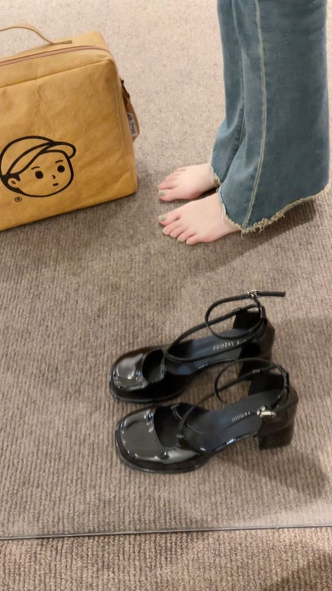 圆头 袢扣 皮革 