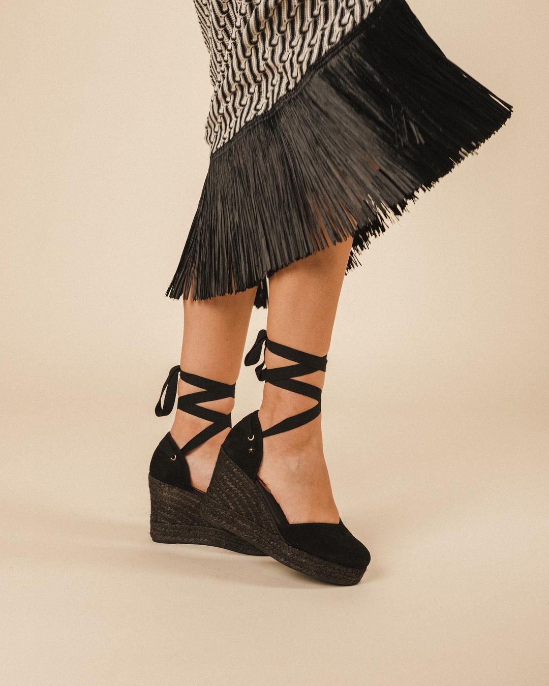 A型 褶裥 夜幕色 巧克力棕色 流苏  - VALI鞋履AI设计主图