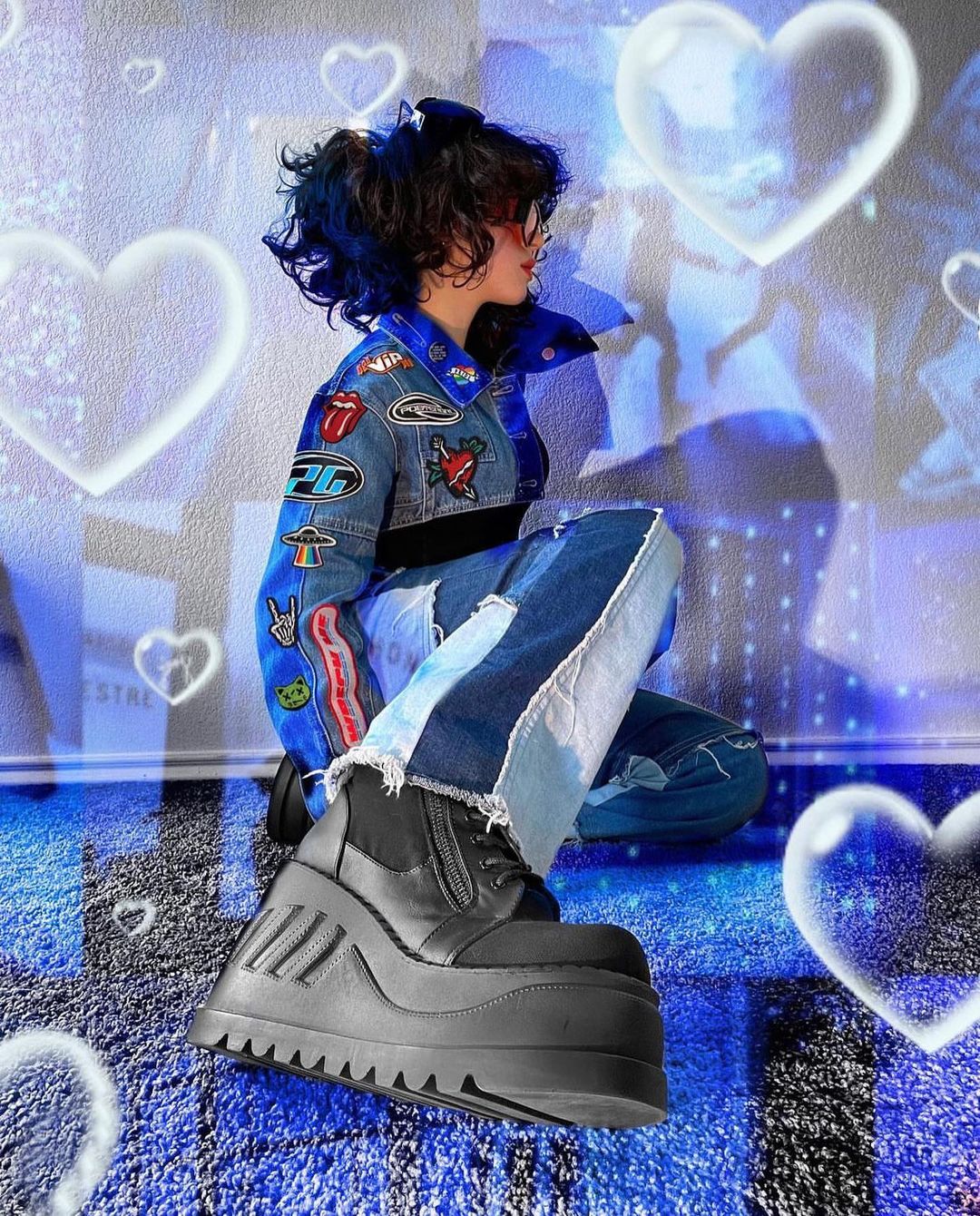 牛仔面料 H型 翻领 文字图案 贴布绣 洗水 毛边 釉蓝色 夜蓝色 电光蓝 徽章  - VALI鞋履AI设计主图