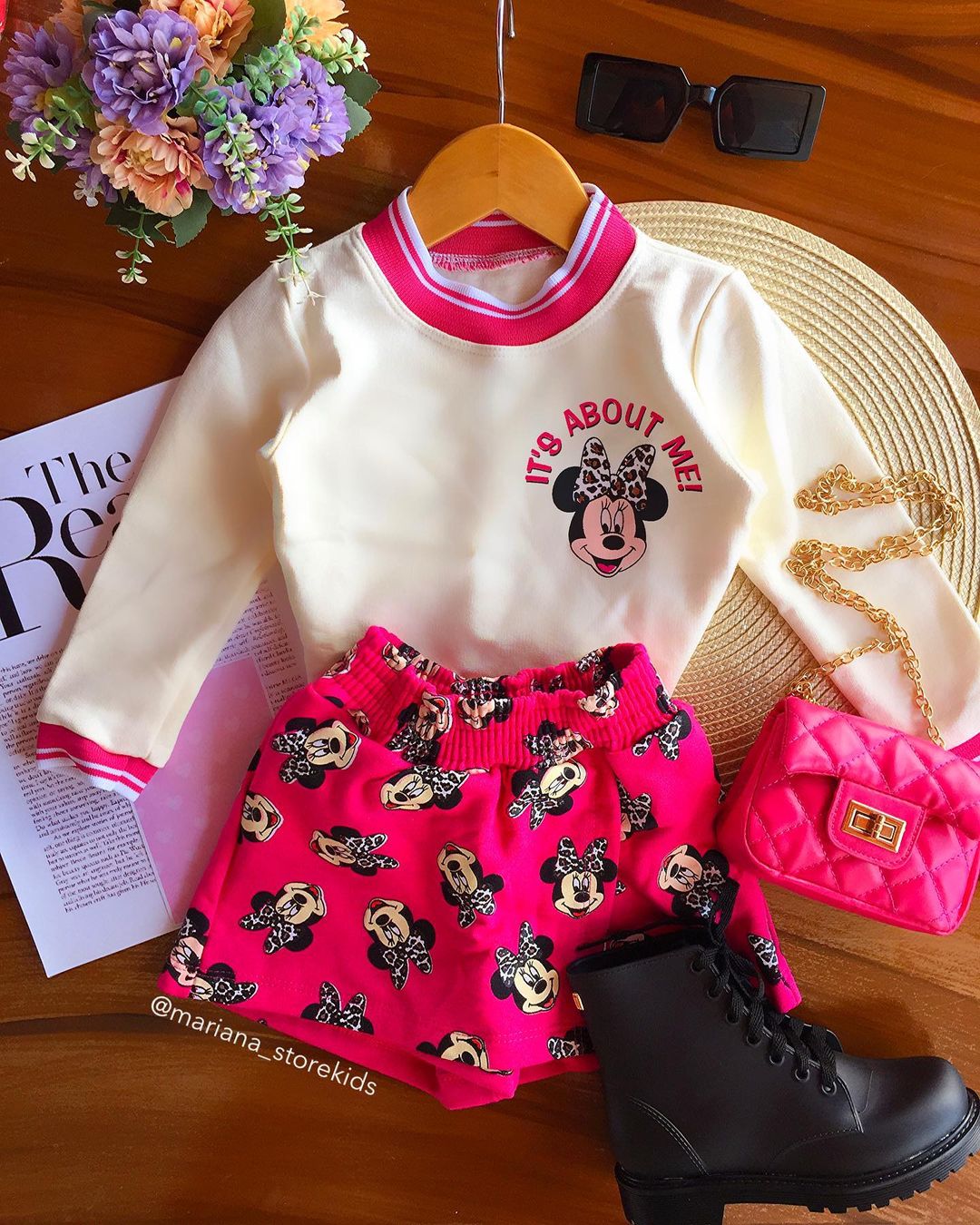 针织面料 H型 圆形领 植物/花卉 卡通次元 文字图案 撞色/渐变 印花 边缘装饰 虚拟粉红 城堡灰  - VALI鞋履AI设计主图