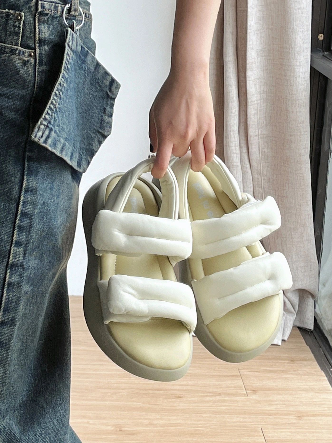  - VALI鞋履AI设计主图