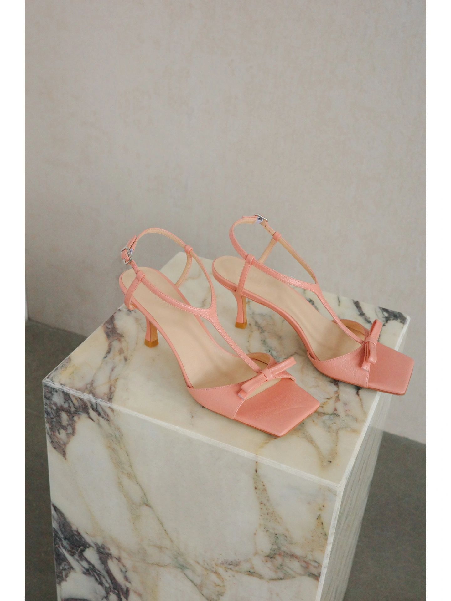 无帮 袢扣 皮革  - VALI鞋履AI设计主图