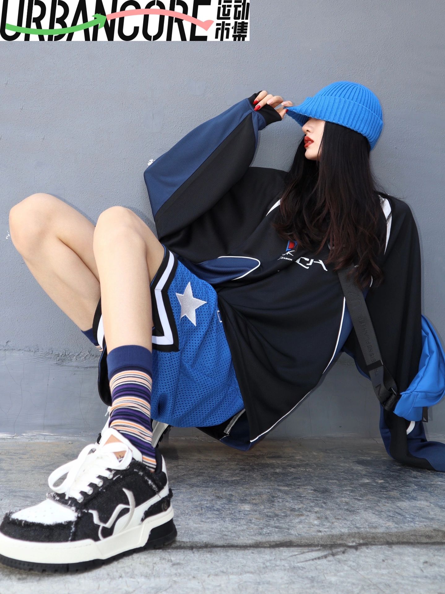 针织面料 H型 圆形领 撞色/渐变 印花 蓝黑色  - VALI鞋履AI设计主图