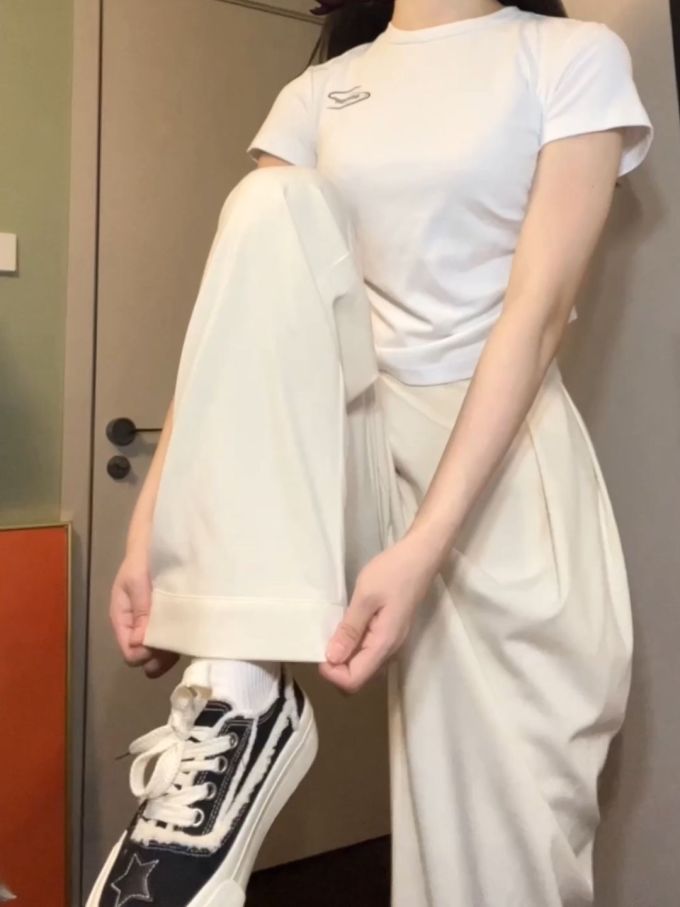 蛋酒色 浅羊皮纸色 天鹅白 甜妹风 甜美 