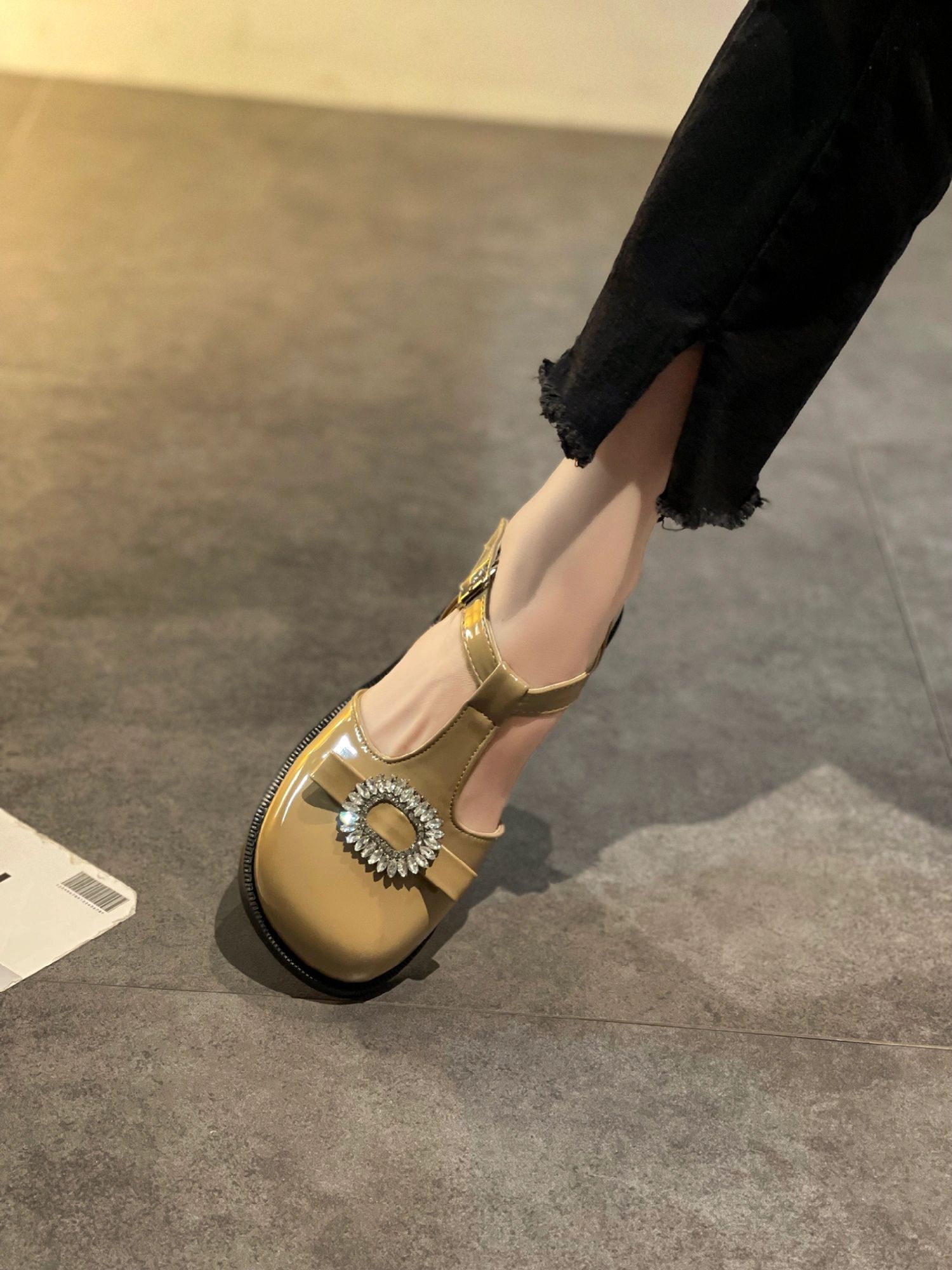 圆头 袢扣 中口鞋 皮革  - VALI鞋履AI设计主图