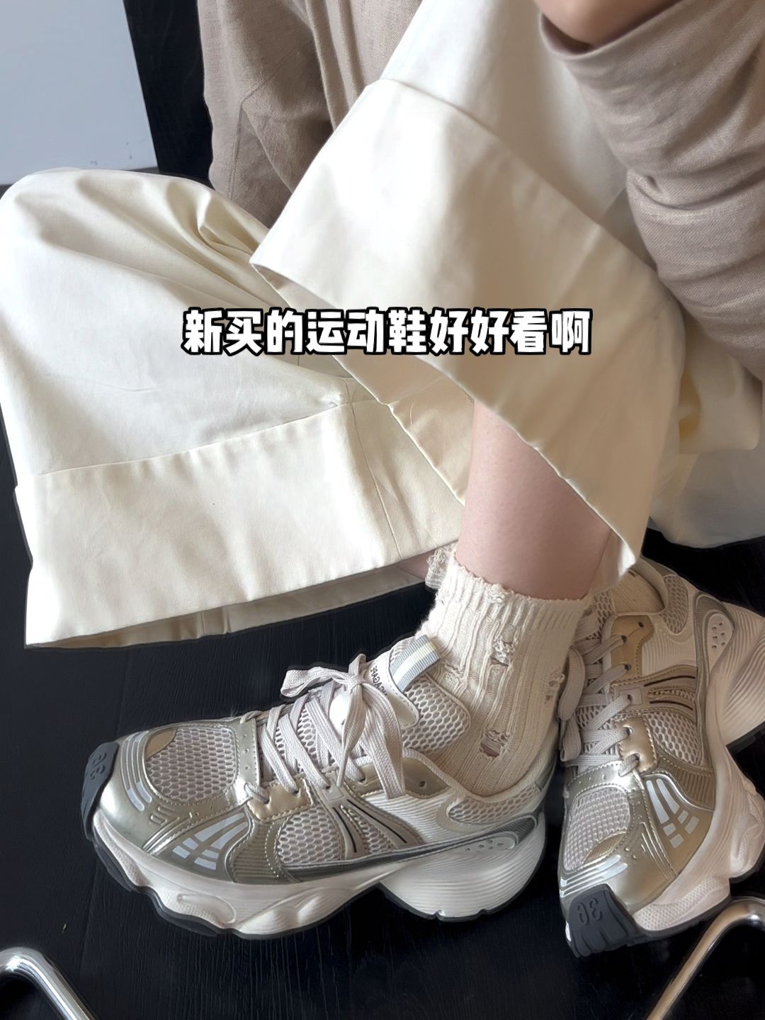 亮白色 月光灰色 浅棕褐色  - VALI鞋履AI设计主图