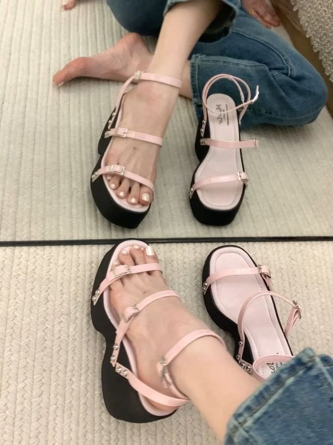 坡跟 无帮 袢扣 皮革 