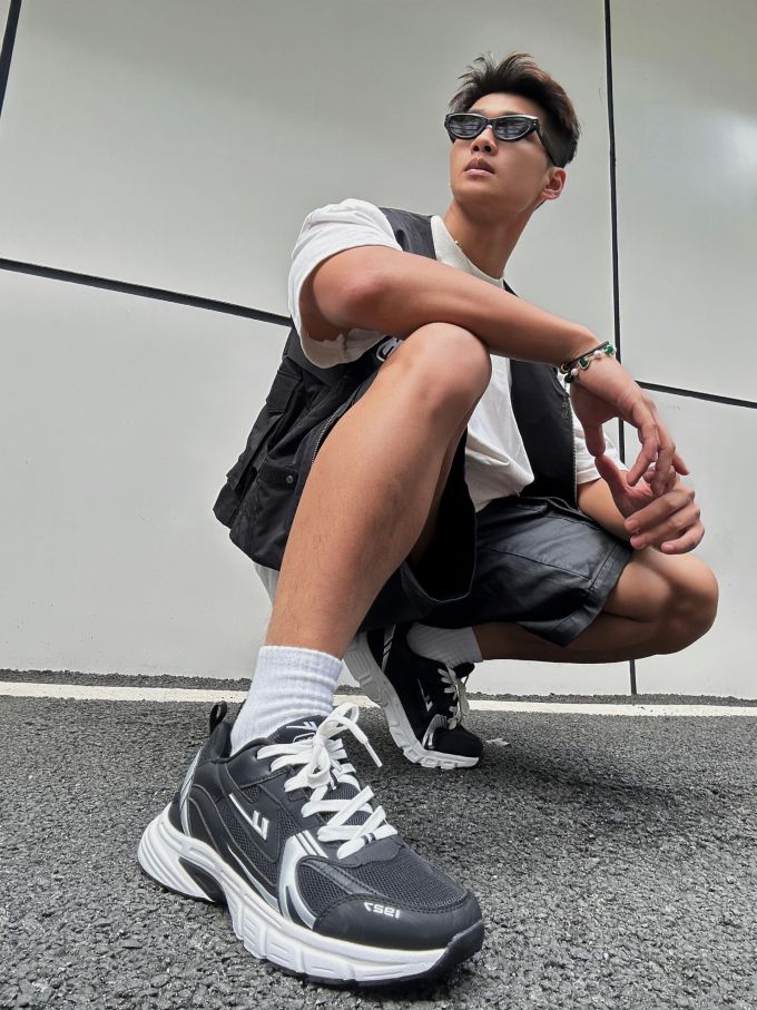 针织面料 圆形领 蓝黑色 基础拉链 