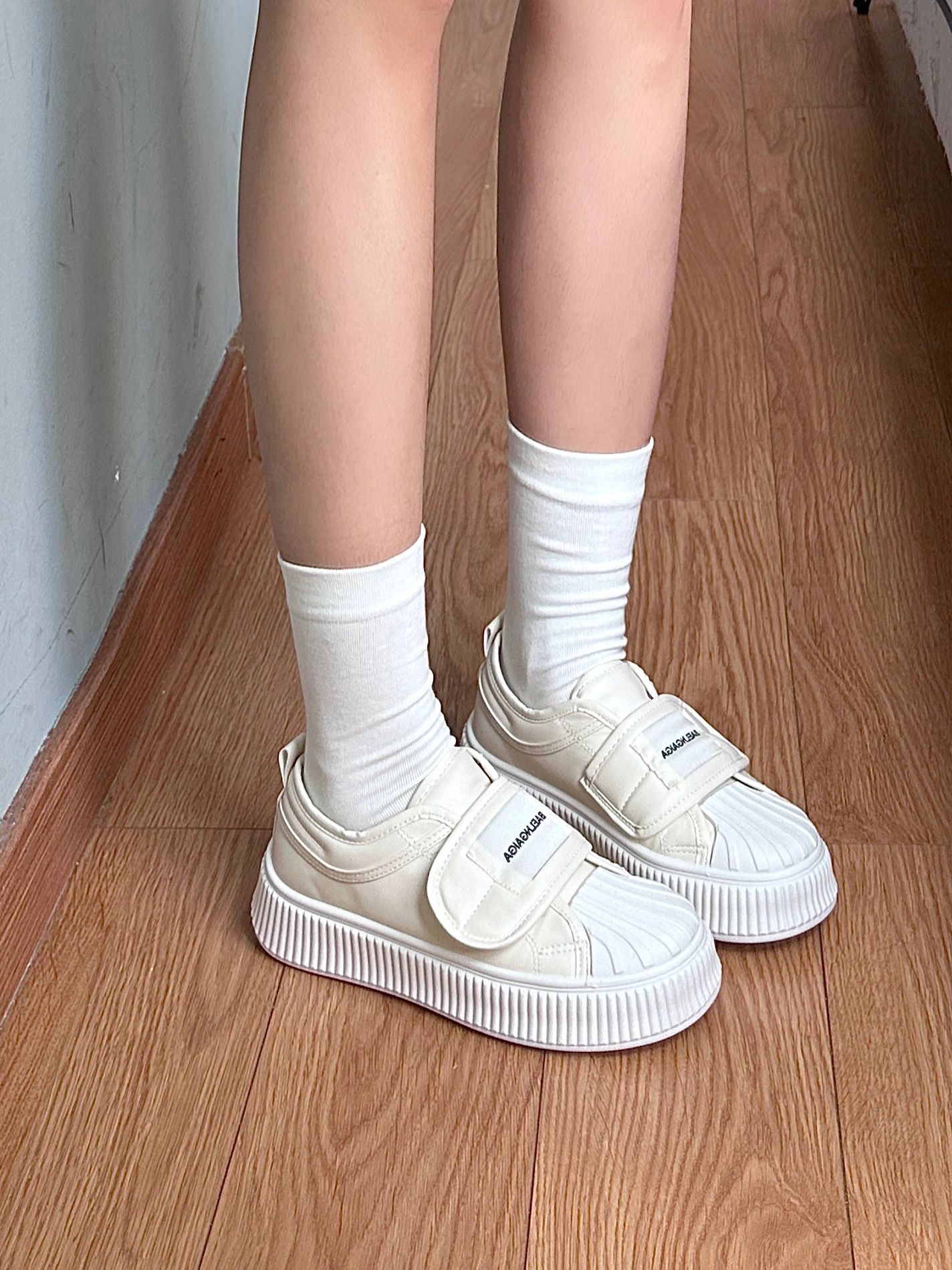 低帮 魔术贴  - VALI鞋履AI设计主图