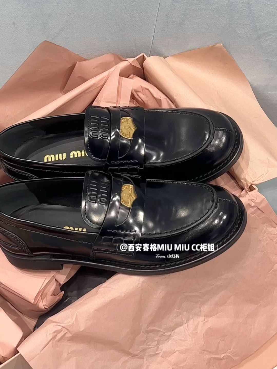 圆头 低帮 一脚蹬 深口鞋 皮革  - VALI鞋履AI设计主图