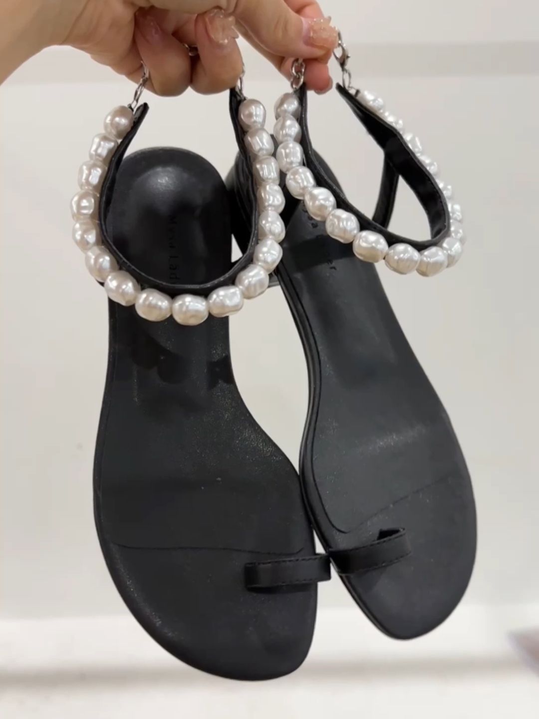  - VALI鞋履AI设计主图