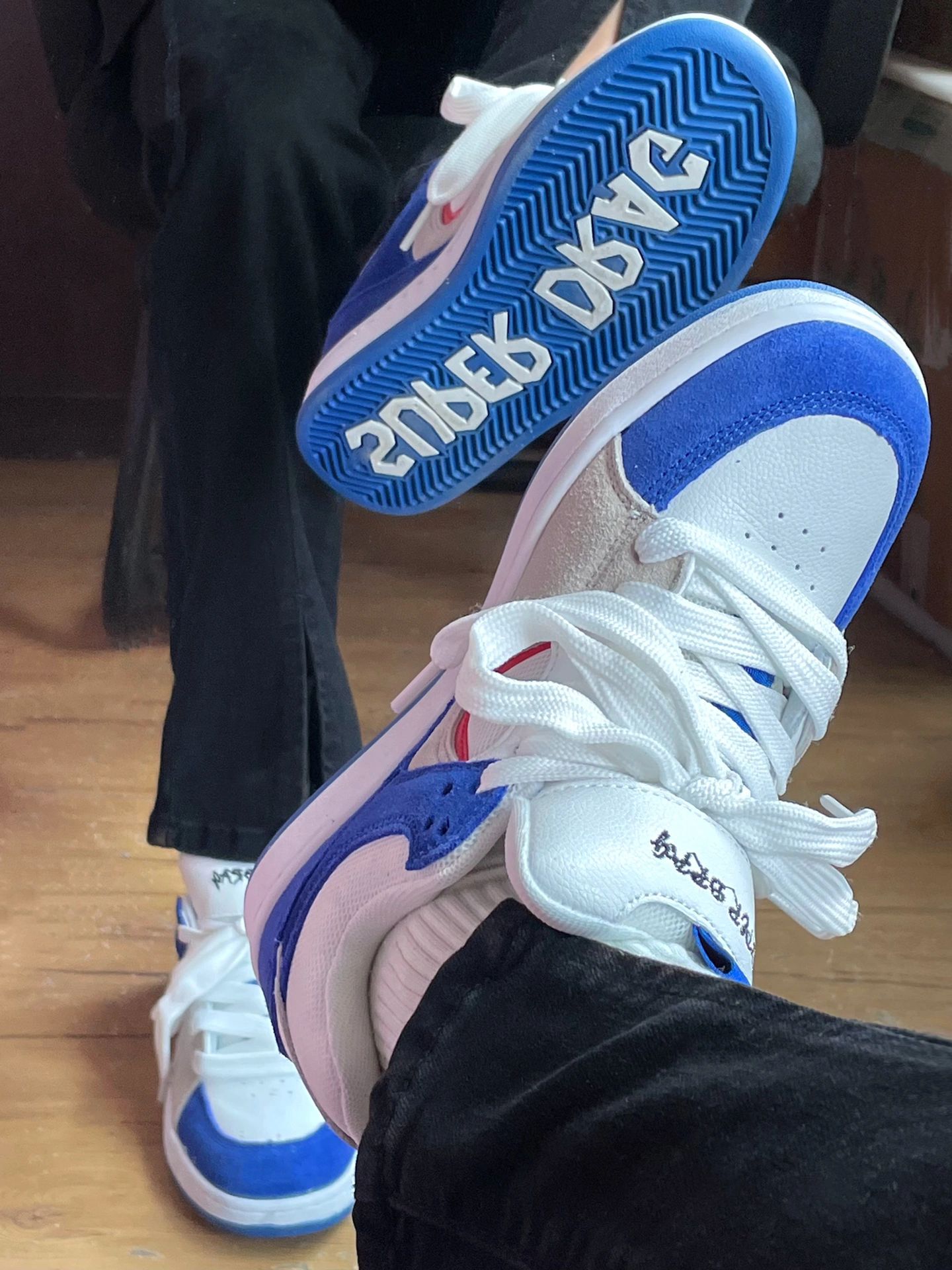 中帮 系带 皮革  - VALI鞋履AI设计主图