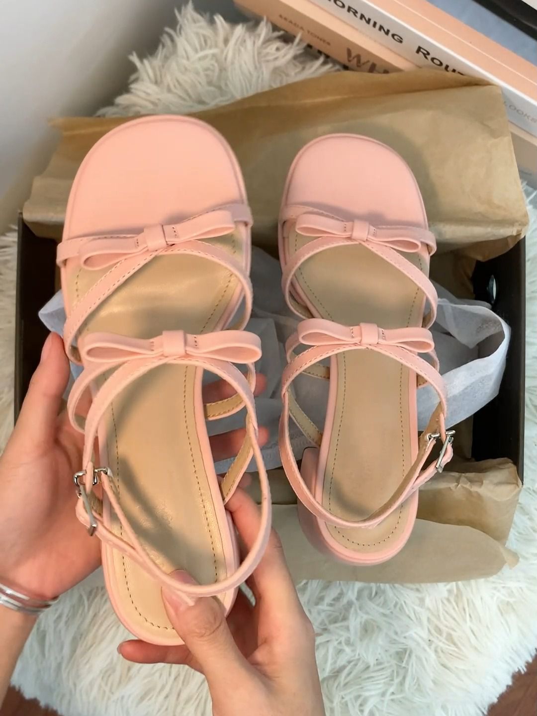 袢扣 皮革  - VALI鞋履AI设计主图