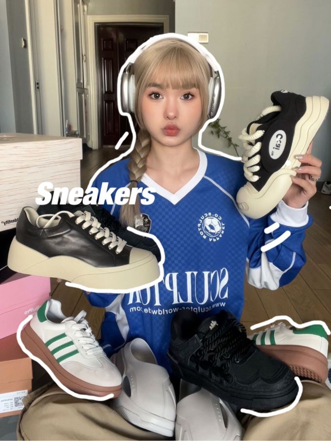 针织面料 V领 文字图案 撞色/渐变 贴布绣 印花 边缘装饰 青金石蓝 徽章 