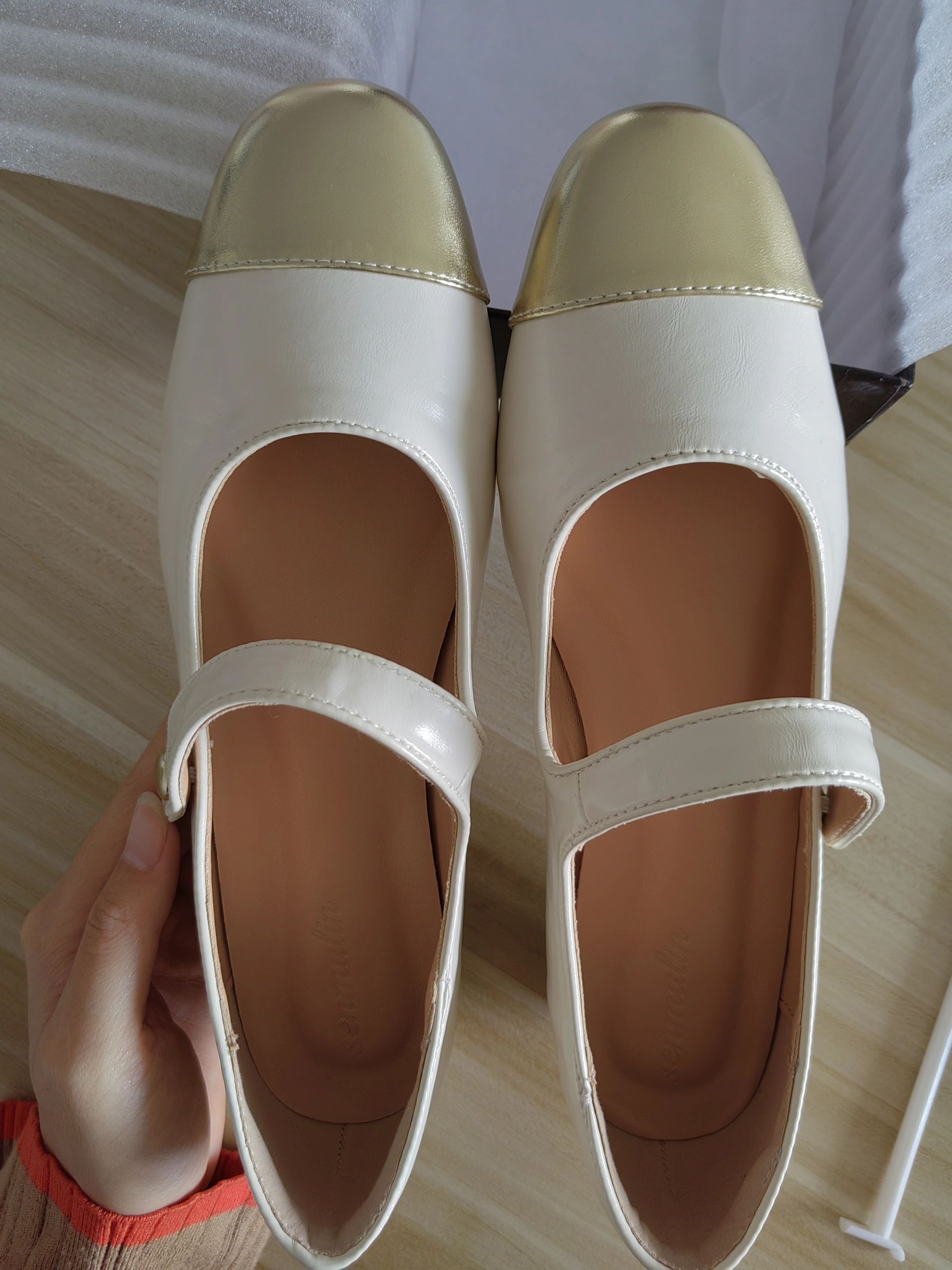 方头 松紧带 中口鞋 皮革  - VALI鞋履AI设计主图